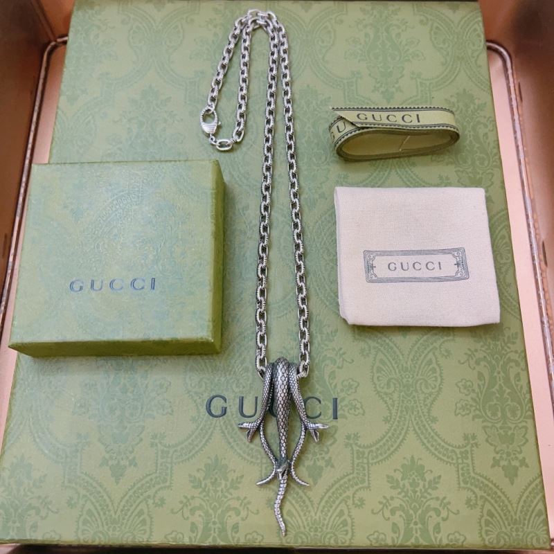 G*u*i necklaces